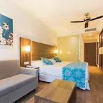 ホテル Riu Bravo 4*